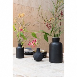 Vase FARMA L en Aluminium laqué noir  poli Imperméable Zuiver